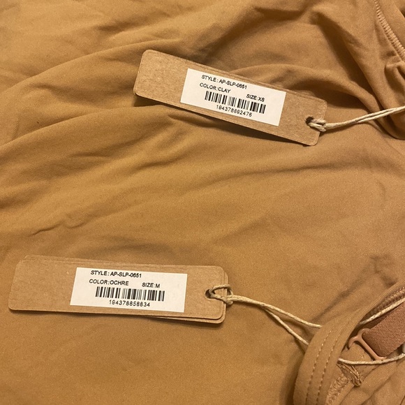 SKIMS- FITS EVERYBODY SLIP DRESS - Picture 4 of 4